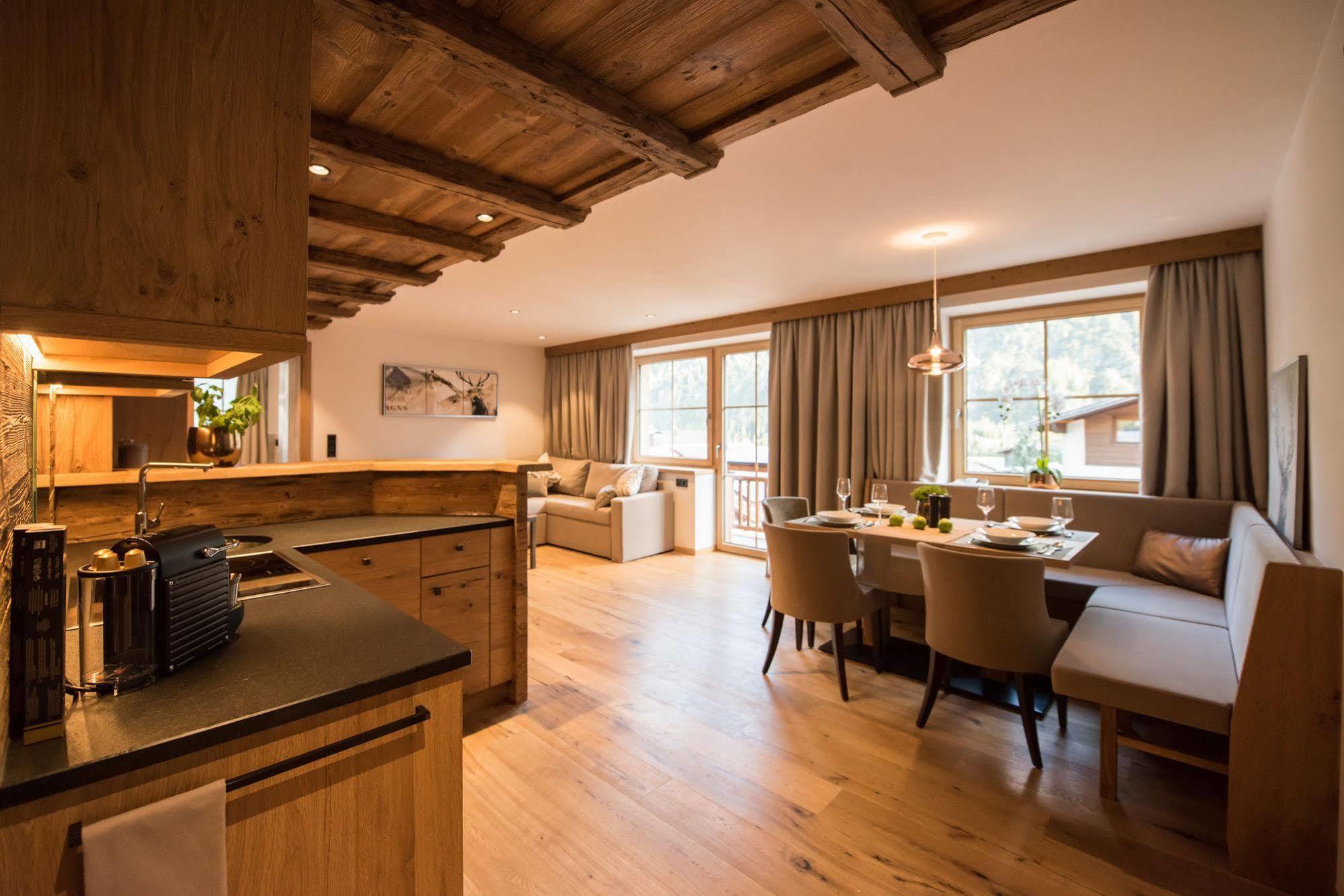 Pepi's Suites - Lechtal Apartments Holzgau Extérieur photo