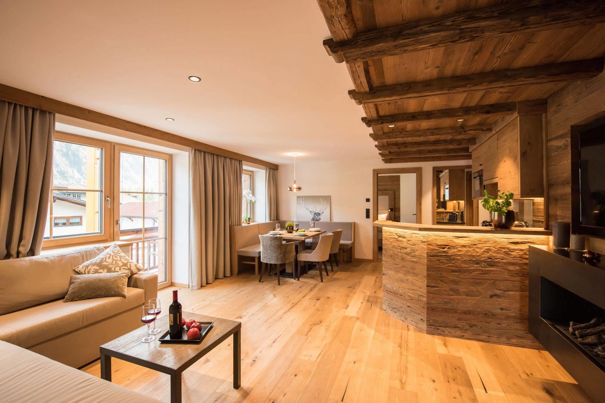 Pepi's Suites - Lechtal Apartments Holzgau Extérieur photo