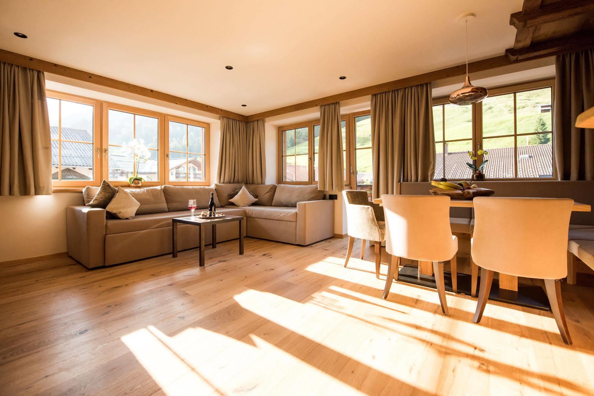 Pepi's Suites - Lechtal Apartments Holzgau Extérieur photo