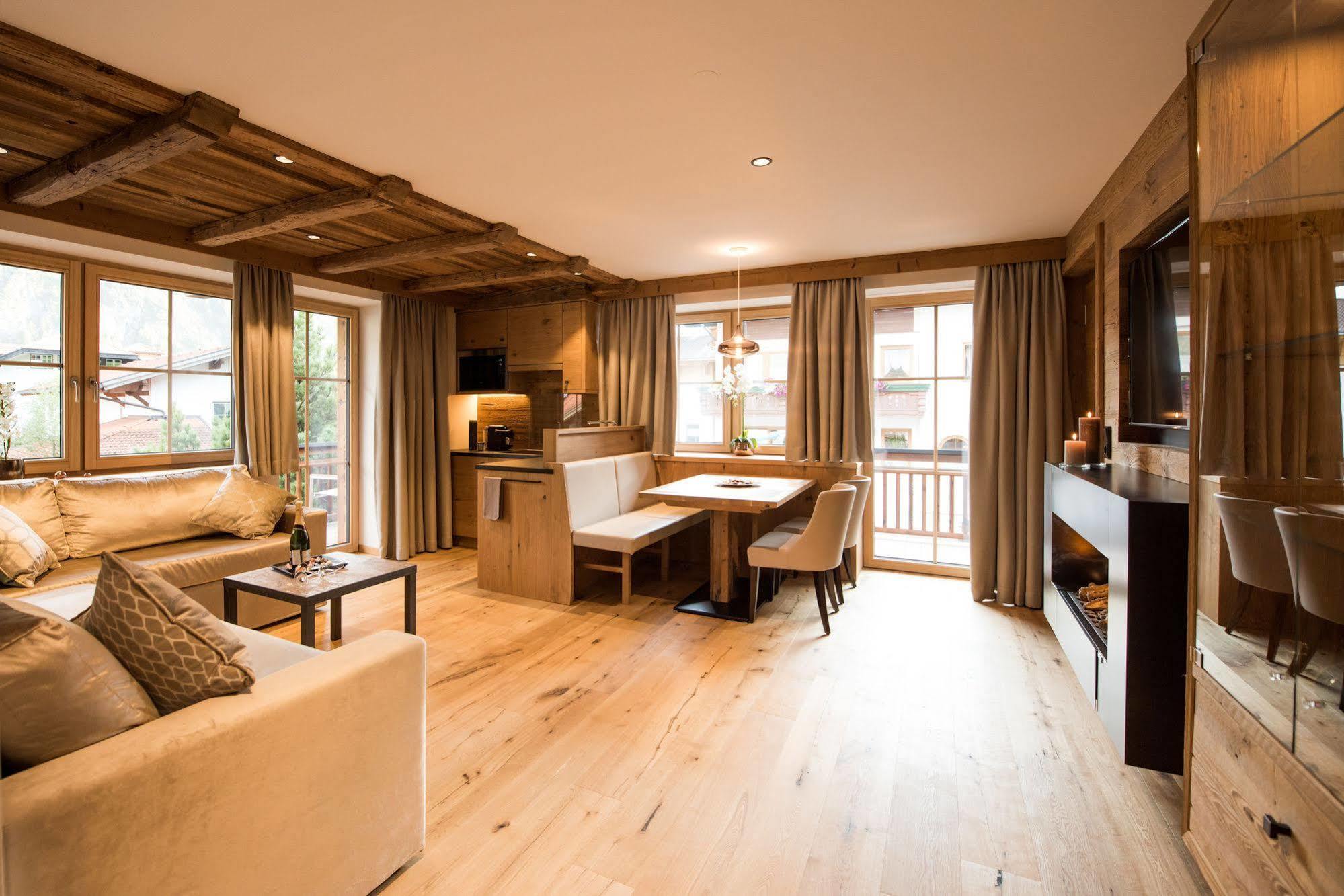 Pepi's Suites - Lechtal Apartments Holzgau Extérieur photo