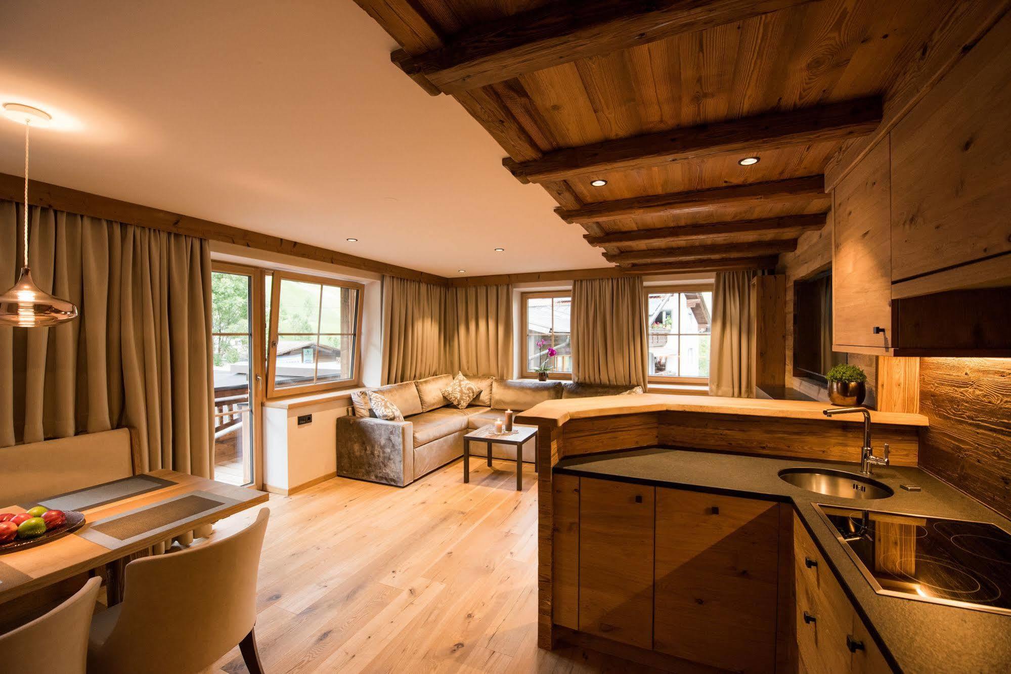 Pepi's Suites - Lechtal Apartments Holzgau Extérieur photo