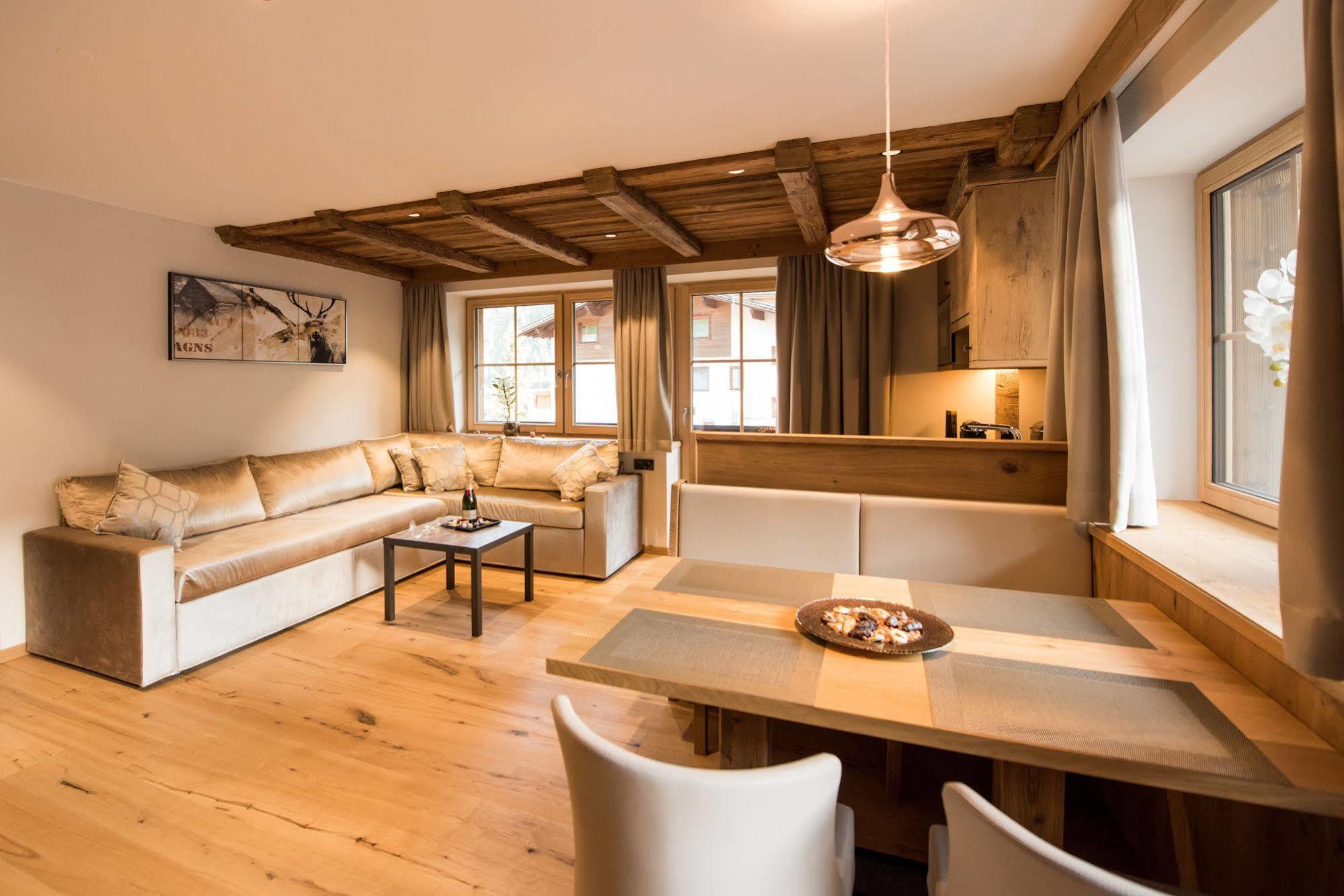 Pepi's Suites - Lechtal Apartments Holzgau Extérieur photo