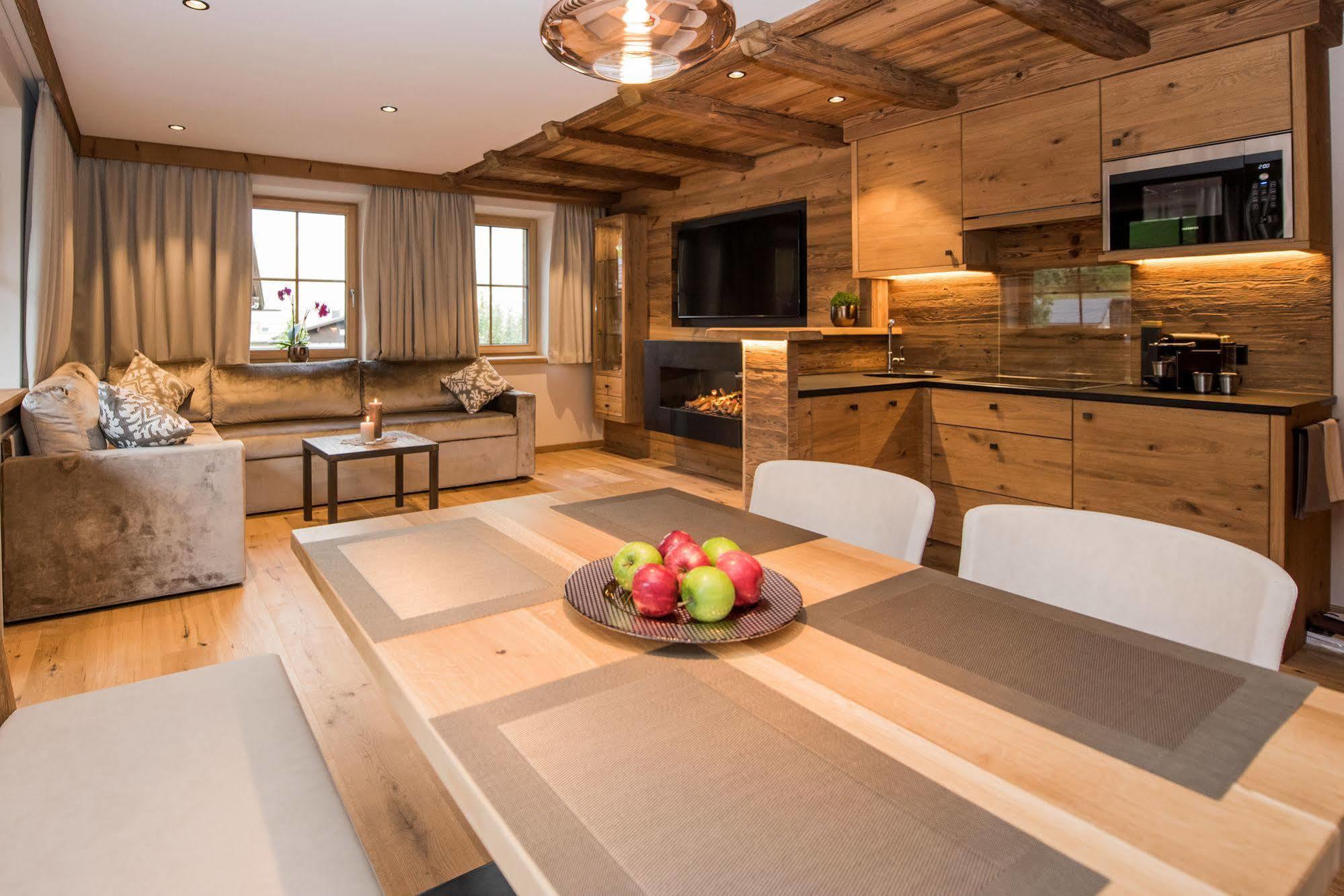 Pepi's Suites - Lechtal Apartments Holzgau Extérieur photo