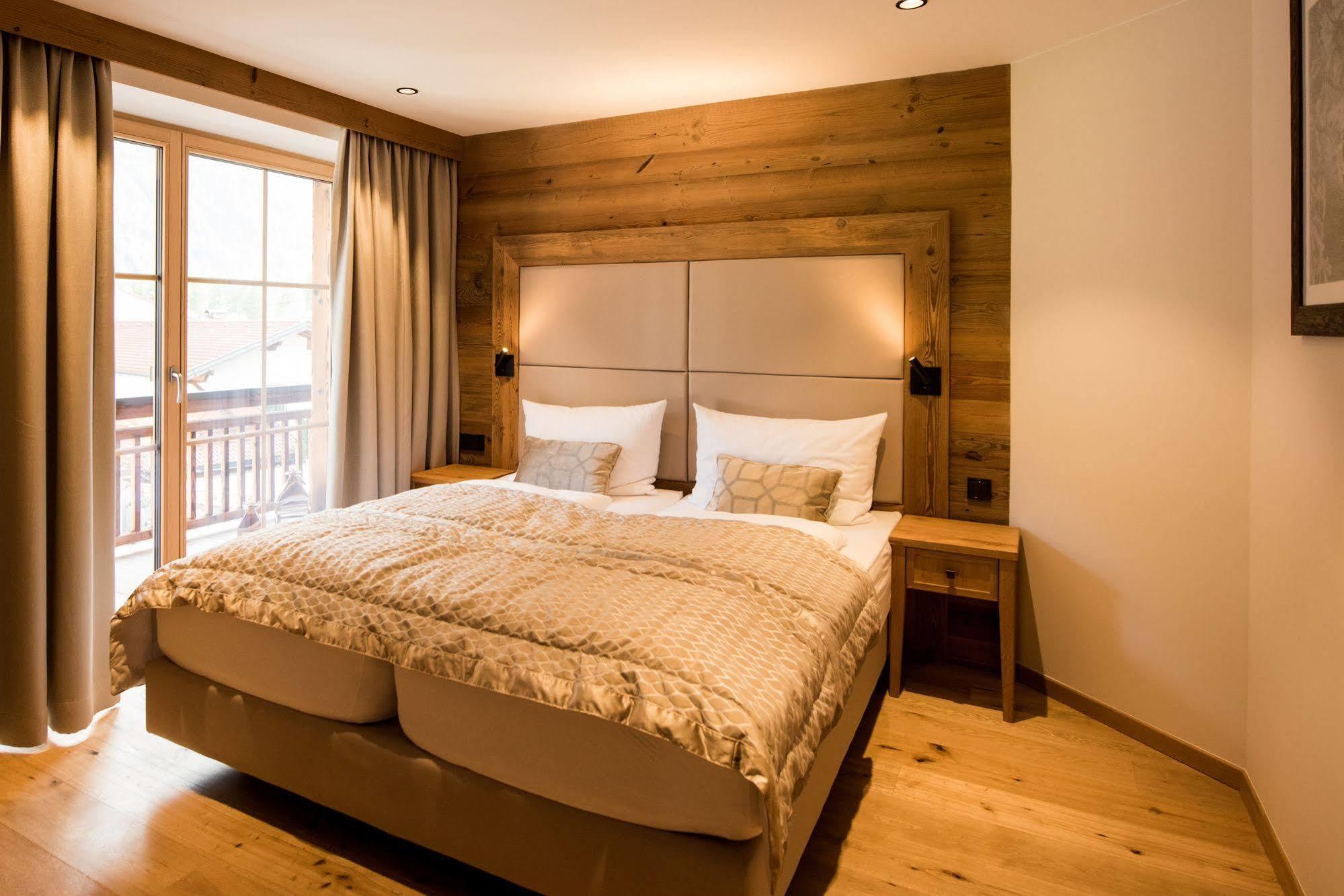 Pepi's Suites - Lechtal Apartments Holzgau Extérieur photo