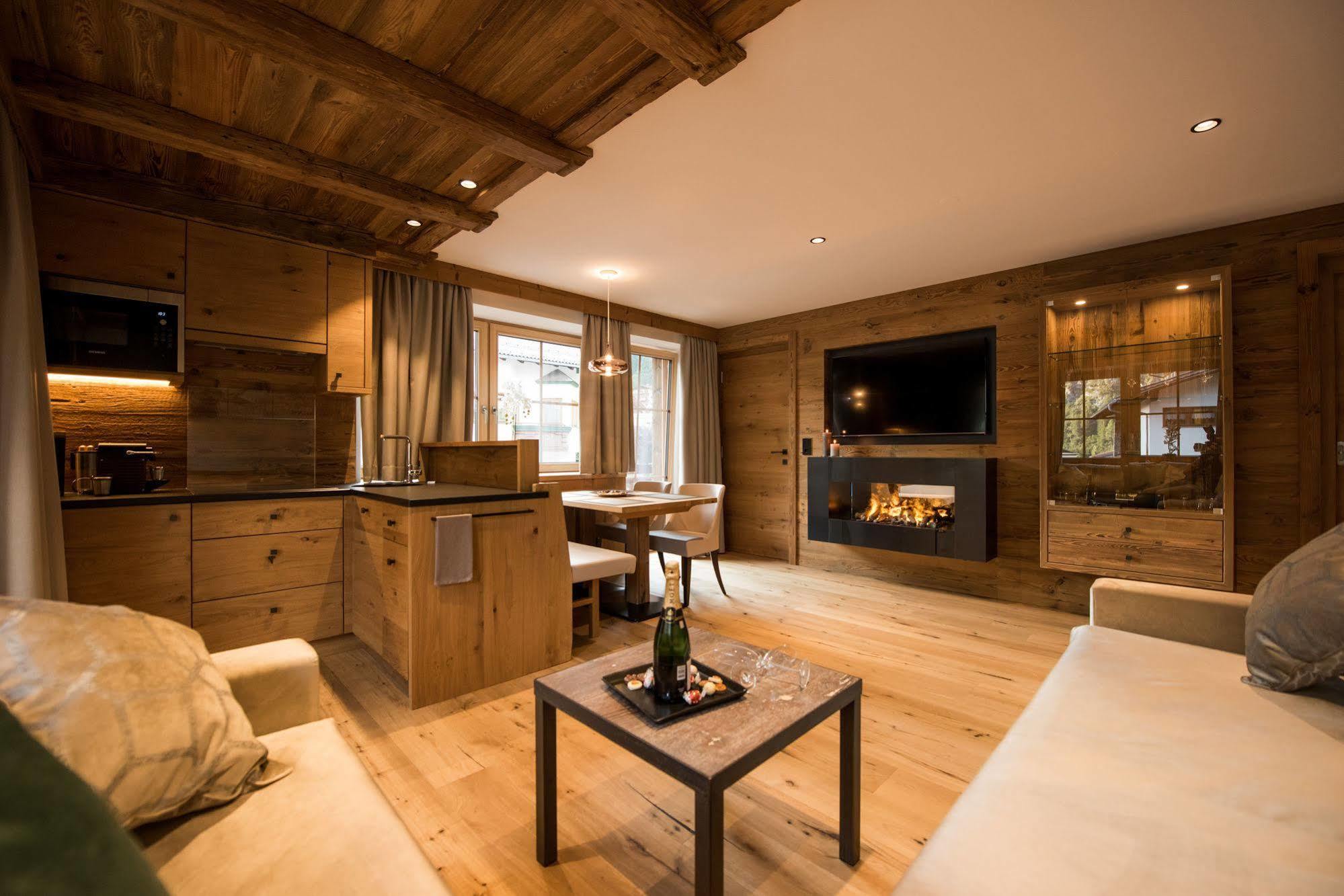 Pepi's Suites - Lechtal Apartments Holzgau Extérieur photo